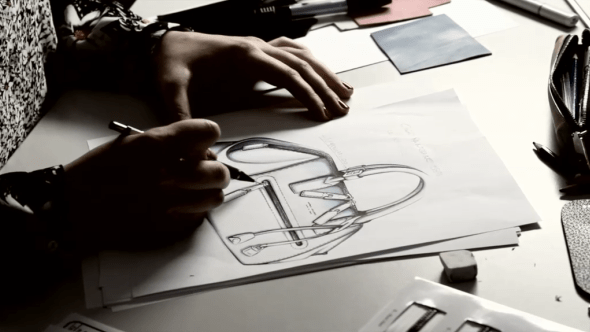 Marc-Jacobs-IT-bag-behind-the-scenes-video-2